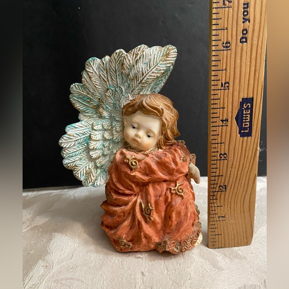 SEATED RESIN ANGEL DRESSED IN BURNT ORANGE GOWN GOLD HIGHLIGHTS ON DRESS & WINGS - Picture 8 of 11